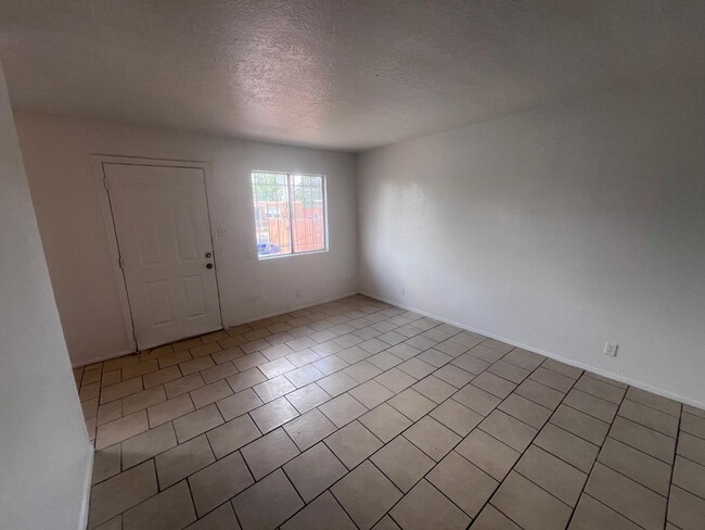 Foto del edificio - 8200 Copper Ave NE