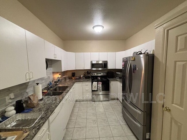 Foto del edificio - 114 Honey Bee Dr