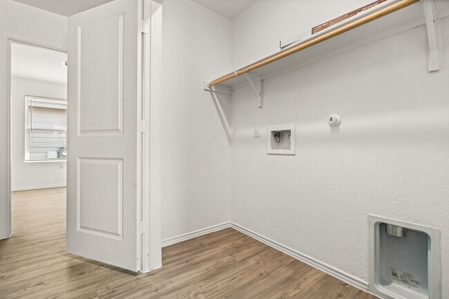 Foto del edificio - 4442 Glades Wy