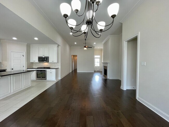 Foto del edificio - 3 bedroom, 2 bath home plus an office!