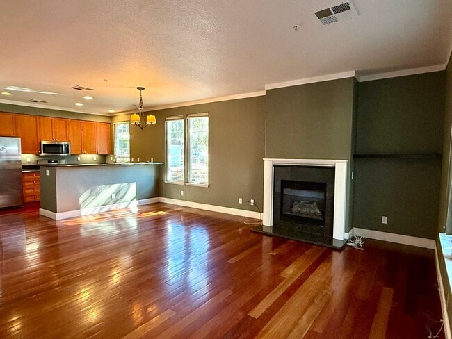 Building Photo - Welcome to this beautiful 3 bedroom, 2.5 bathroom home located in Cotati!