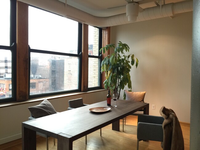 Dining - 2077 E 4th St