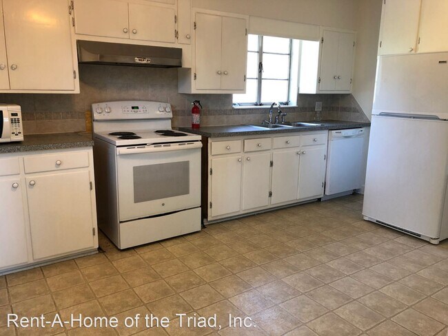 Building Photo - 3 br, 1 bath House - 1806 W. Friendly Avenue