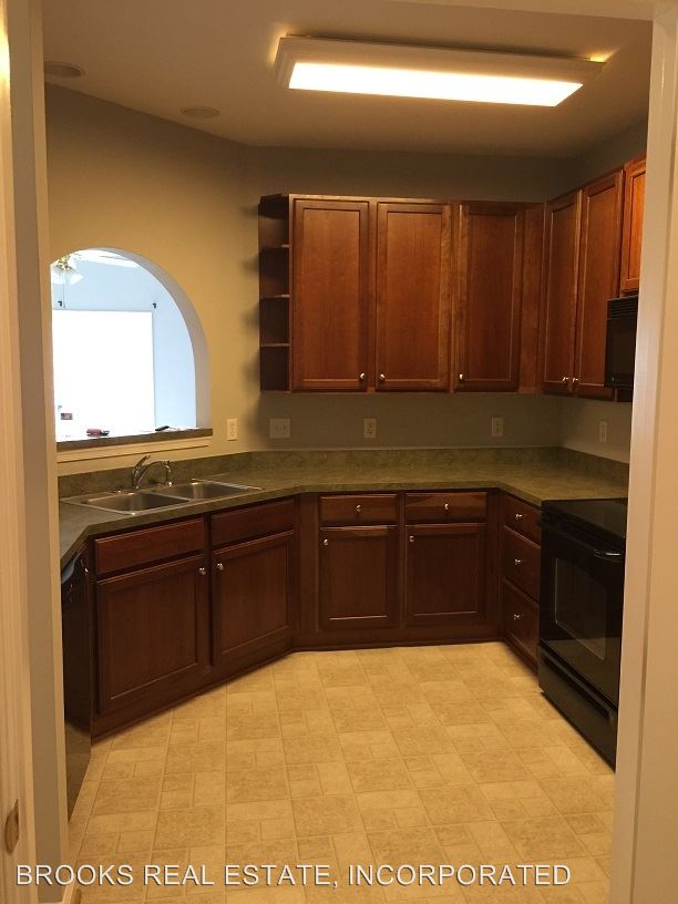 Building Photo - 604 Rustads Cir