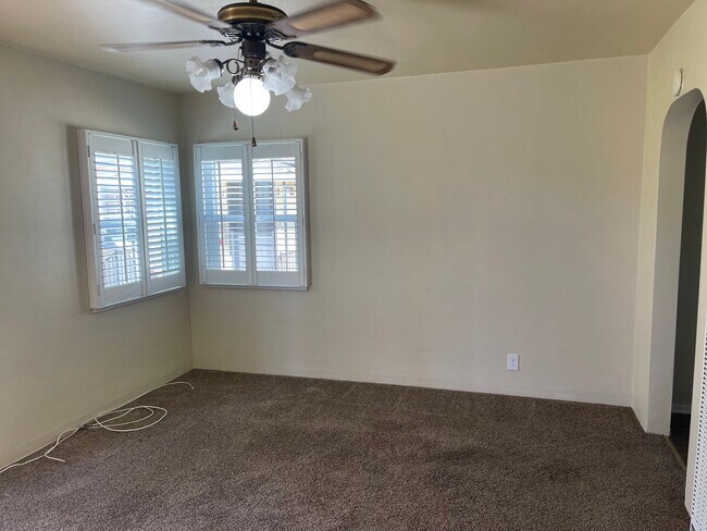 Building Photo - Wonderful 1 Bedroom 1 Bath Bungalow Unit located near downtown Oxnard