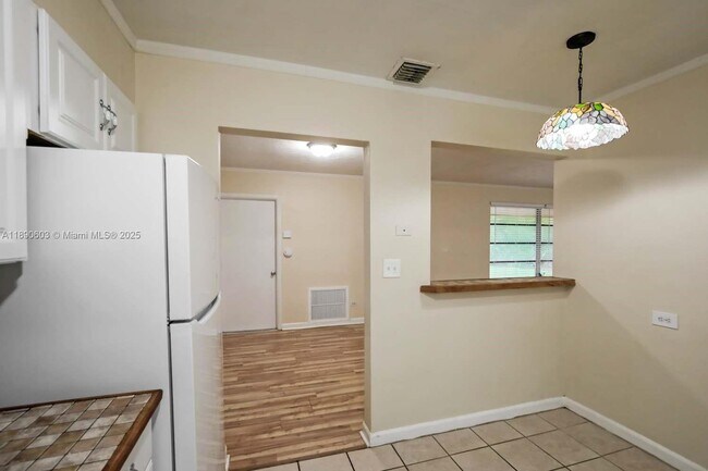 Foto del edificio - 7944 Meridian St