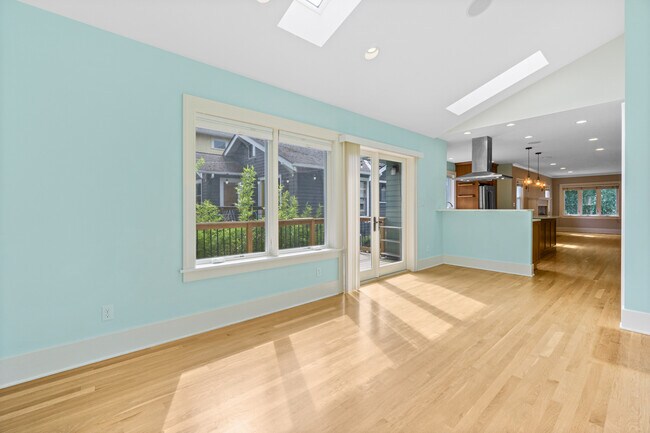 Building Photo - 118 NE 64th St