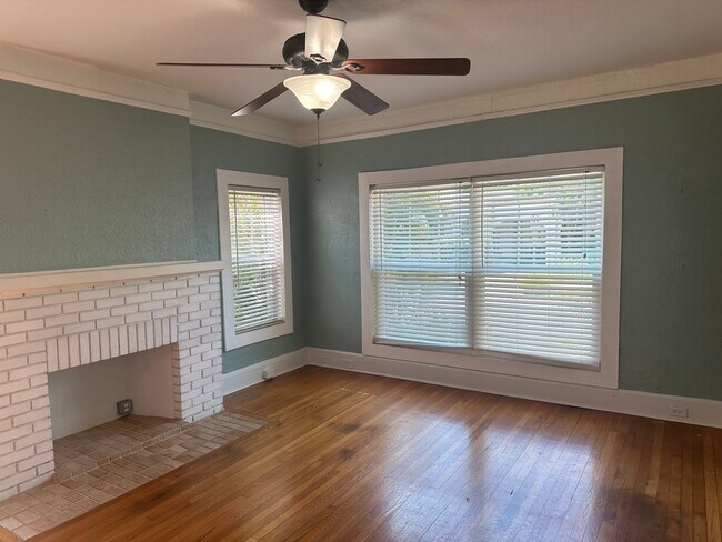 Building Photo - 2807 W Estrella St