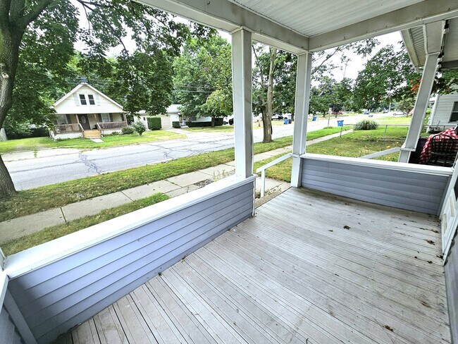 Front Porch - 169 East Ave N