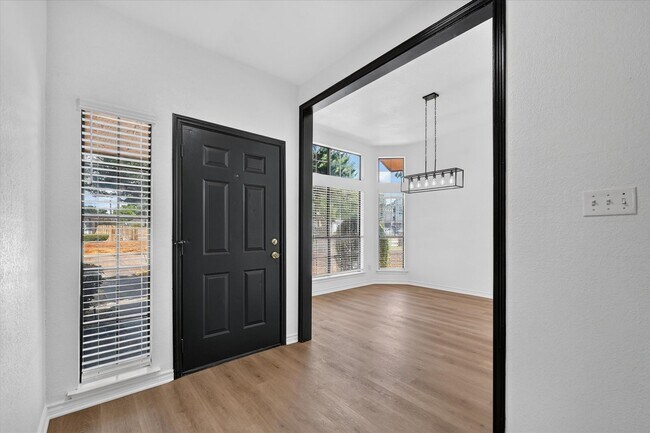 Foto del edificio - 4050 St Christopher Ln