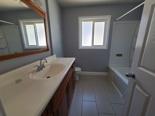 Building Photo - Unique single family home with a detached ...