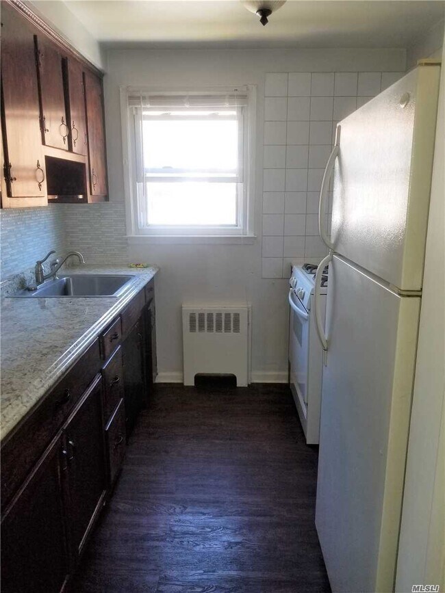 Building Photo - 122 Chestnut St