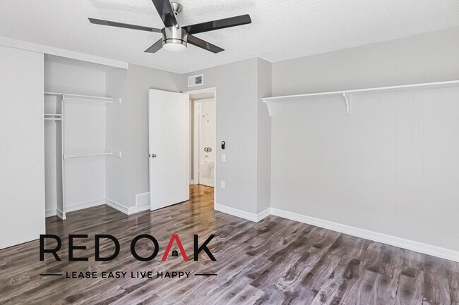 Foto del edificio - Outstanding Two Bedroom with Spacious Room...