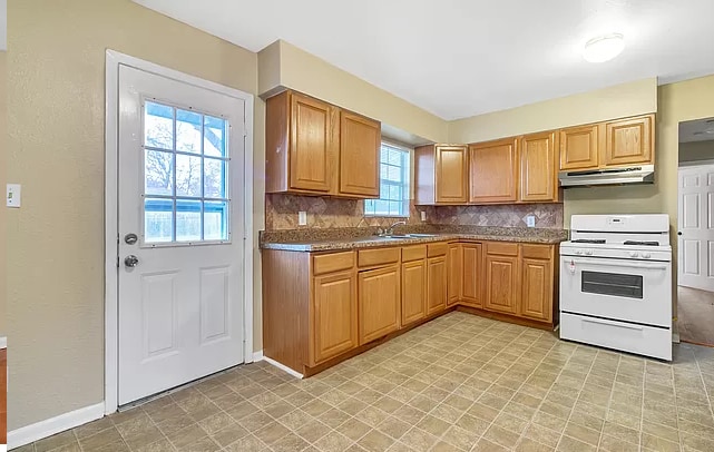 Foto del edificio - 215 Legion Dr W