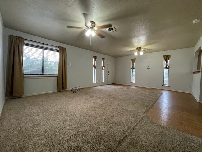 Building Photo - Cozy City Cottage – 2-Bed, 1-Bath Retreat
