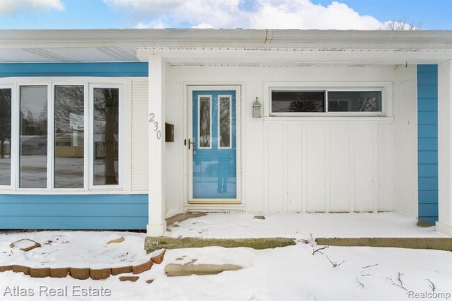 Building Photo - 230 Sequoia Dr