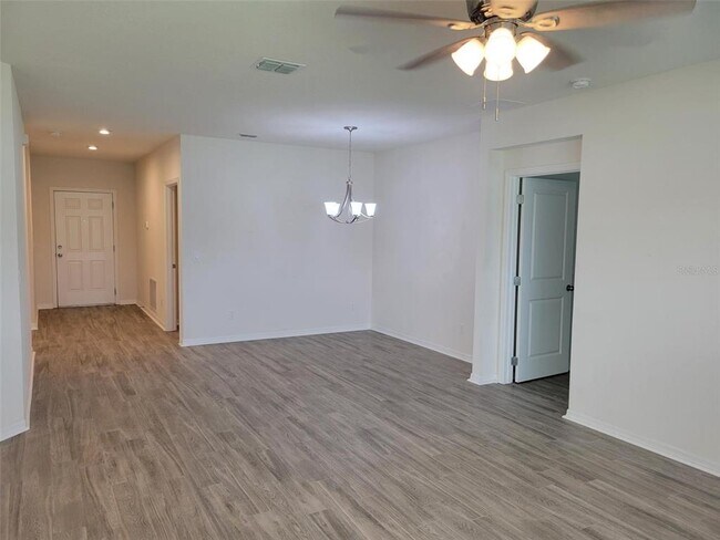 Building Photo - 3935 Fescue St
