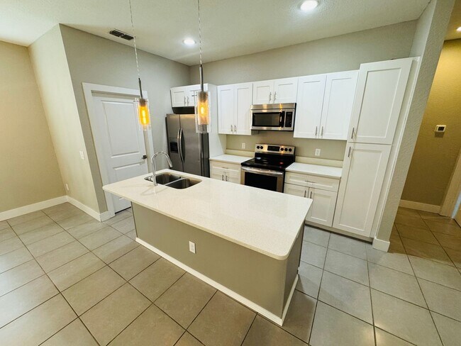 Foto del edificio - Gorgeous 4 Bed 2 Bath Home in Poinciana!