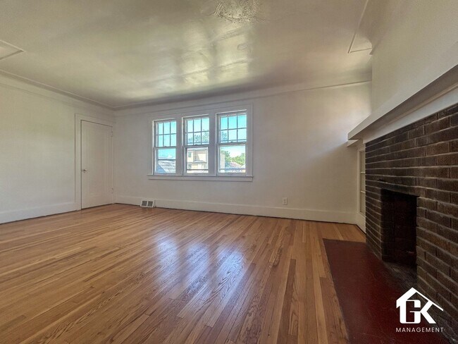 Building Photo - 2425 Clements St