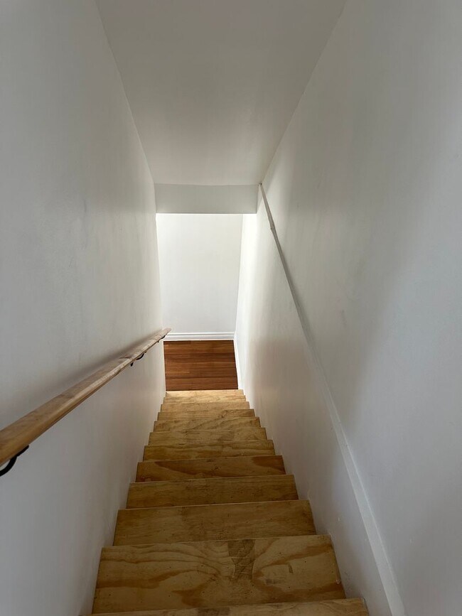 Foto del edificio - Newly Renovated, Spacious Home! W/D Hook-Up, Close to JHU, KKI and Public Transportation! Availab...