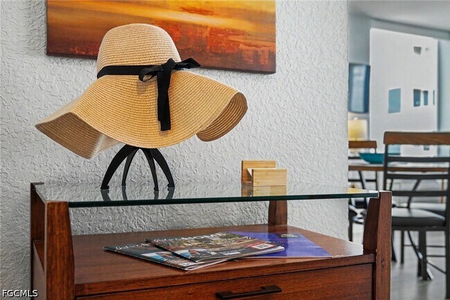 Foto del edificio - 7330 Estero Blvd