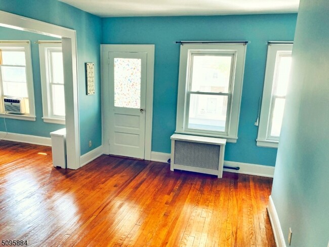 Foto del edificio - 353 Princeton Ave