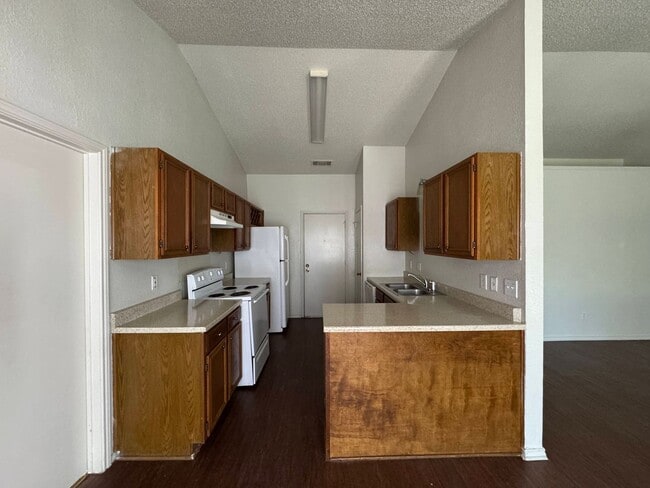 Building Photo - 2505 Windmill Dr