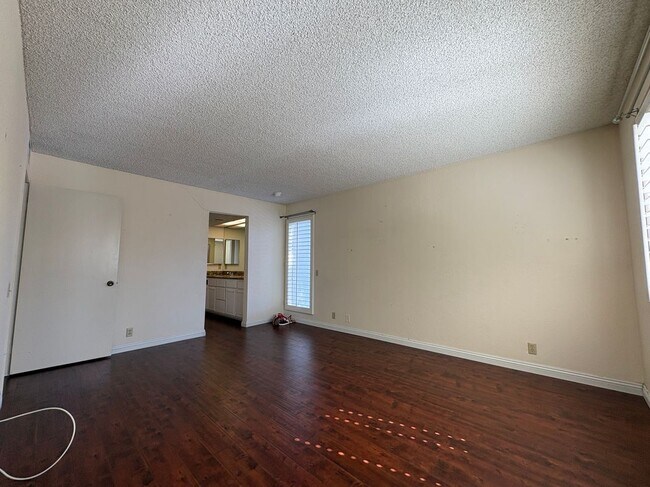 Foto del edificio - 246 E Fern Ave