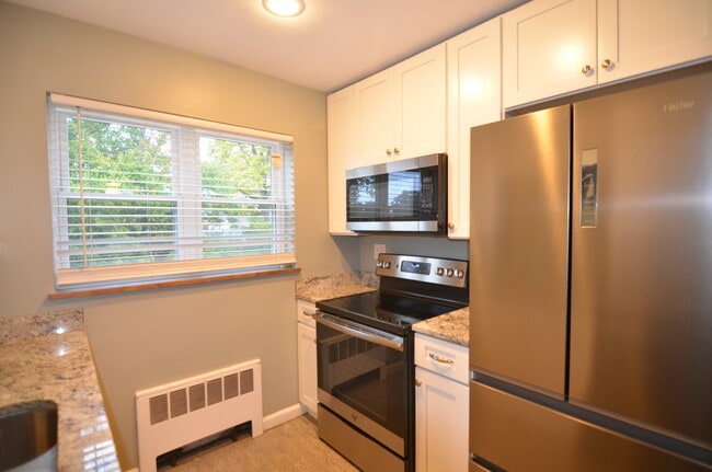 Building Photo - 6834 Park Ave