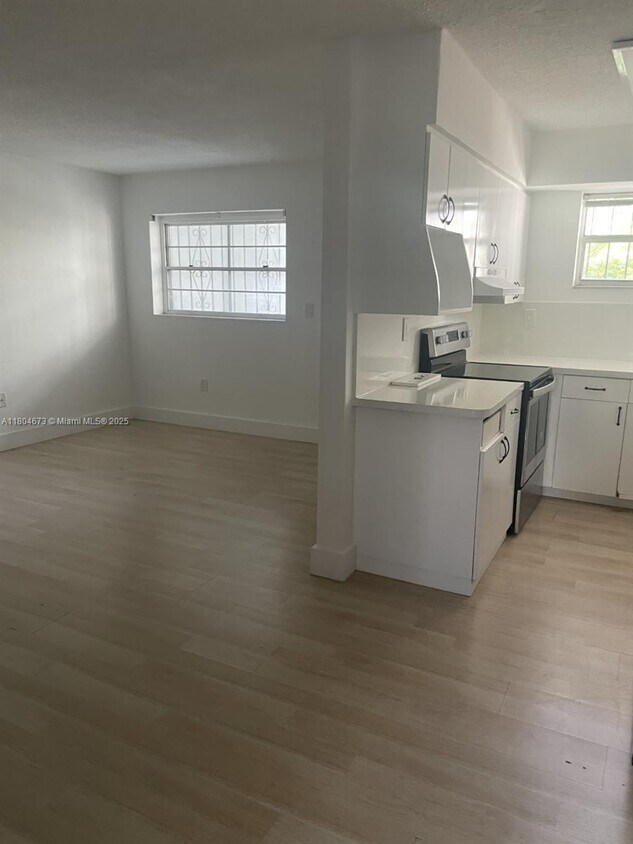 Primary Photo - 2498 SW 17th Ave