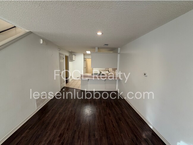 Foto del edificio - 8302 Raleigh Ave