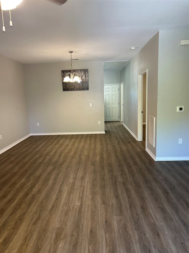 Building Photo - 8602 Alsuma St