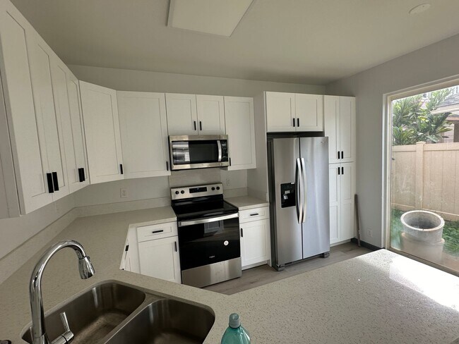 Foto del edificio - Renovated 3 bedroom 2.5 bath home in Ewa Gentry