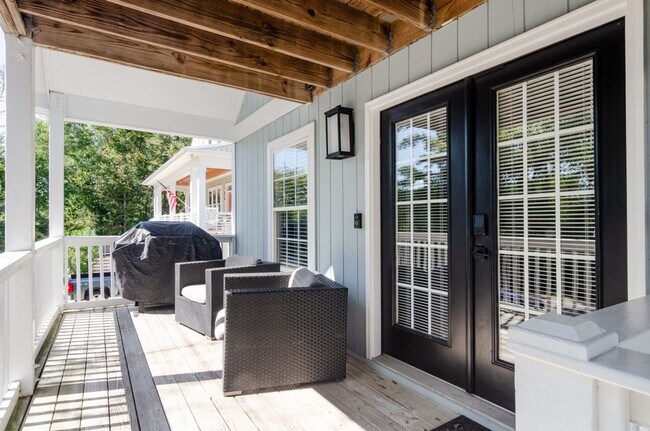 Foto del edificio - 612 Greenville Avenue Unit A