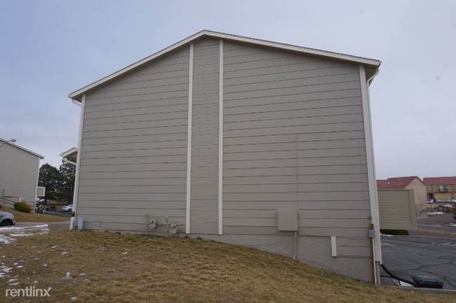 Building Photo - 3 br, 2 bath Townhome - 5319 Solar Ridge Dr