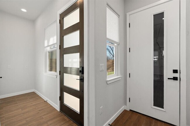 Building Photo - 5401 Stuart Cir