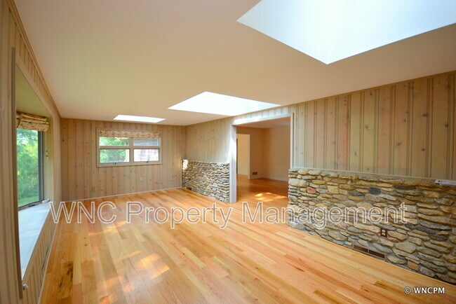 Foto del edificio - 111 Kimberly Knoll Rd