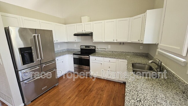 Foto del edificio - 325 W 116th Ave