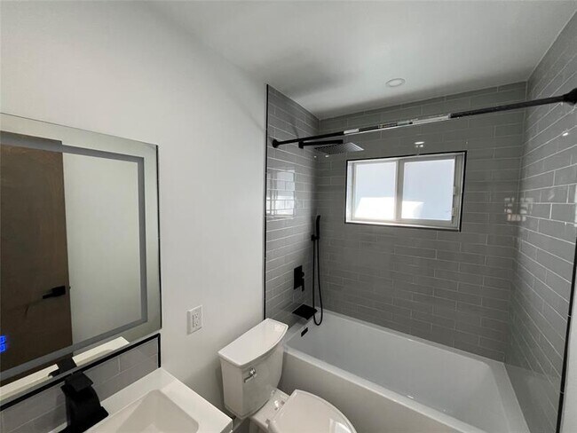 Foto del edificio - 916 NW 26th St
