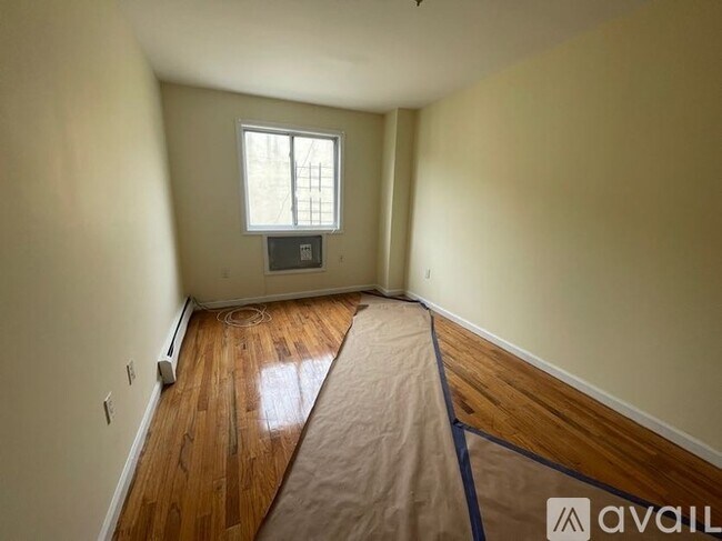 Building Photo - 338 Herzl St