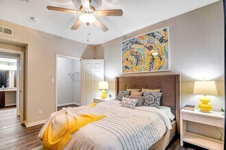 Hollister Place photo'