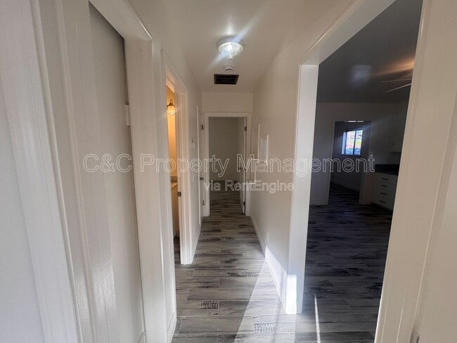 Building Photo - 801 Wainwright St