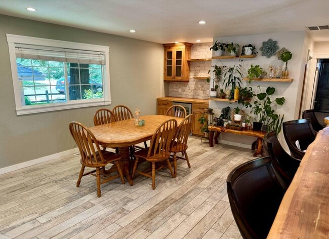 Foto del edificio - 224 Cotati Oaks Ct W