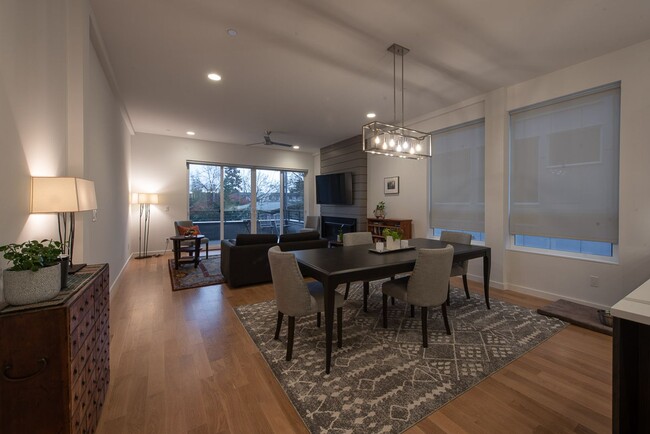 Building Photo - Immaculate, Kirkland Newer Construction - ...