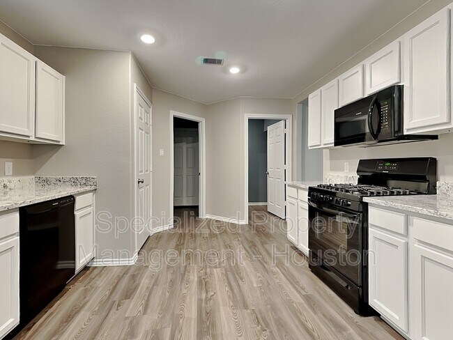 Building Photo - 26630 Lantana Cyn Dr