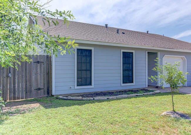 Building Photo - 1603 Dale Cove