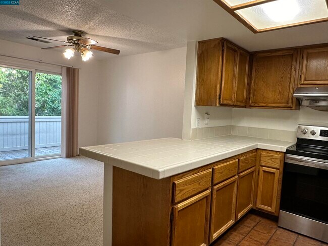 Building Photo - 513 Camelback Rd
