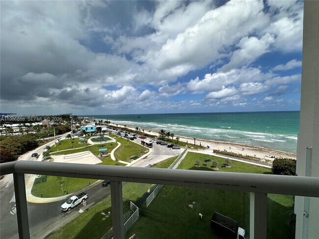 Foto del edificio - 6051 N Ocean Dr