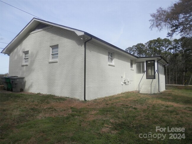 Building Photo - 8449 Reames Rd
