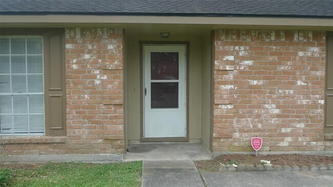 Building Photo - 14019 Montaigne Dr